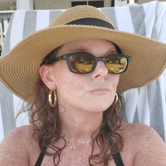 Meet your Posher, Suzanne - Picture 2 of 4